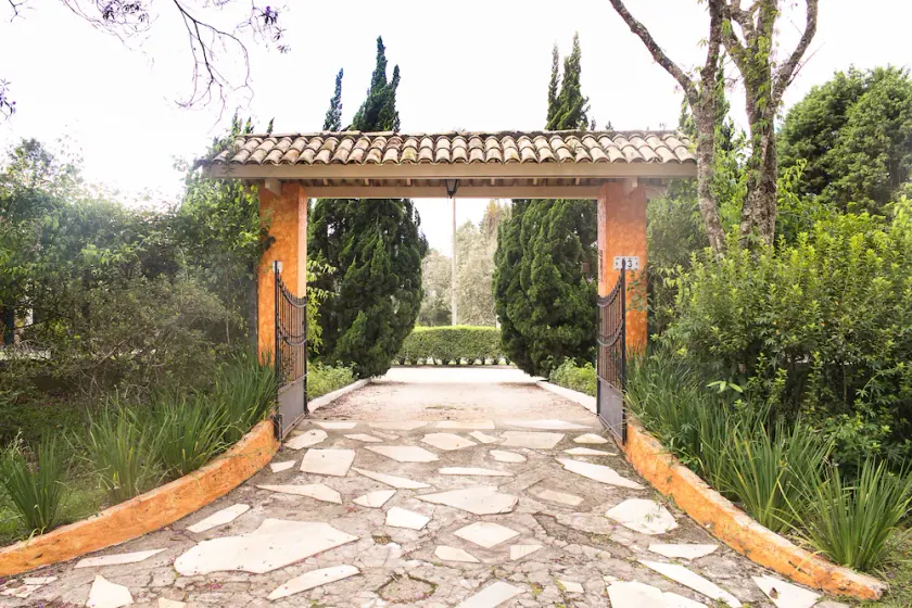 Tuscan Country House in Gated Community - Image 1