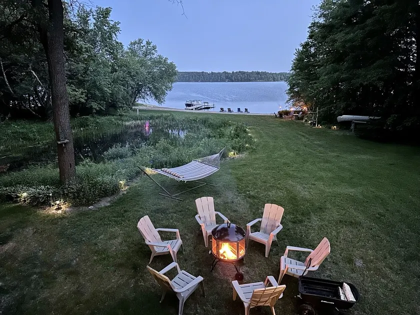 Lakeside Log Cabin - Enjoy a beautiful sugar sand beach, Fireplace - Image 1