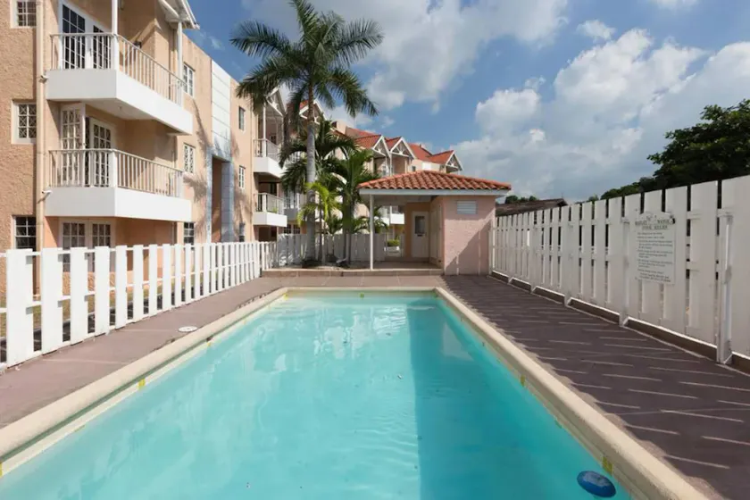 Kgn Most Centrally Located One Bdrm II - Image 1