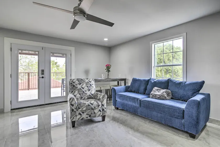 Patio & Balcony: Gulf Coast Retreat in Brownsville - Image 1