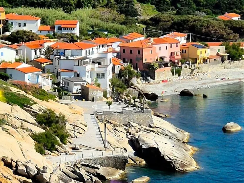 Brand new apartment terrace sea view detached cottage Pomonte LAST DAYS 24-31ago - Image 1