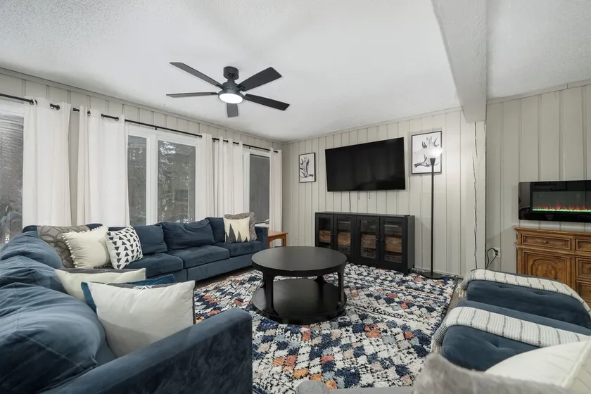 Ski in 9 Bedroom, great for large groups! - Image 1