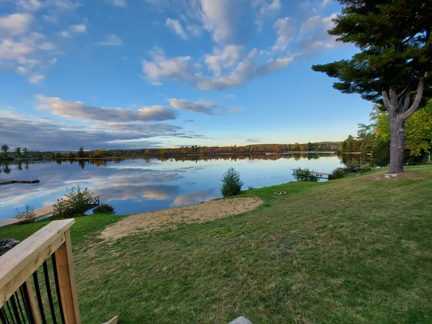 Waterfront Cottage Suite 1 Bdrm, 2 Bath, Beach, BBQ, Fire Pit Patio, shared Dock - Image 1