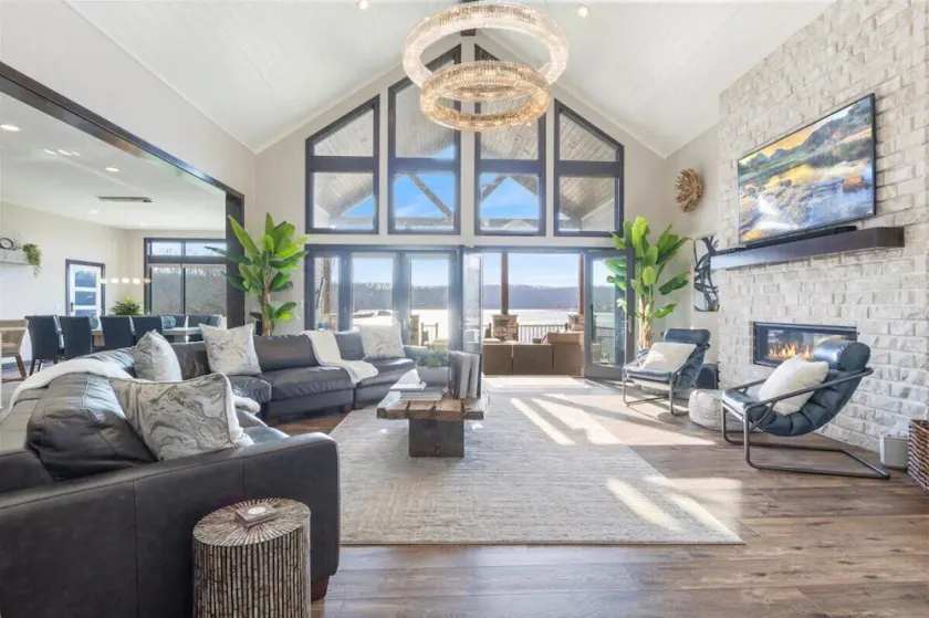 LOTO Pointe, Updated Luxury Home w/ Boat & PWC Slip, Boat Ramp, Firepits, Pool Table & More! - Image 1