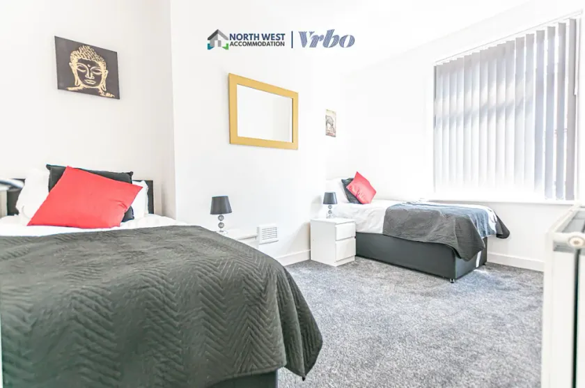 Chorley 3BR House | Ideal for Families & Contractors | Long Stays Welcome - Image 1