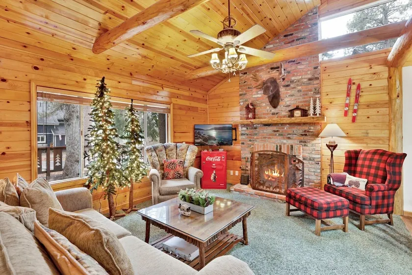 Timber Pines Chalet~ Hot Tub~ Walk to Lake/Marina~ - Image 1