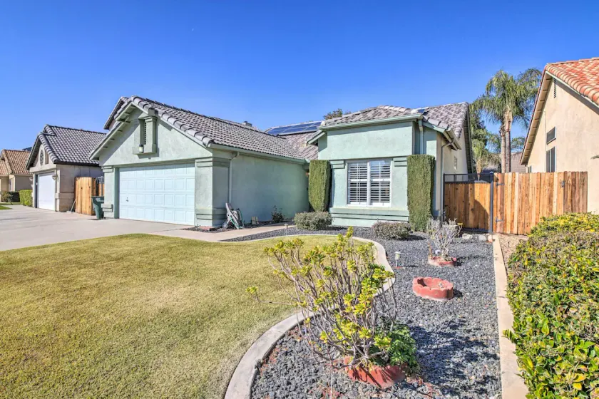 Family-Friendly Getaway: Community Amenities! - Image 1