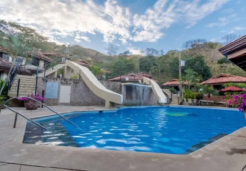 Your Comfortable, Safe, Updated Villa Retreat for 2 to 6 Guests in Playa Hermosa - Image 1