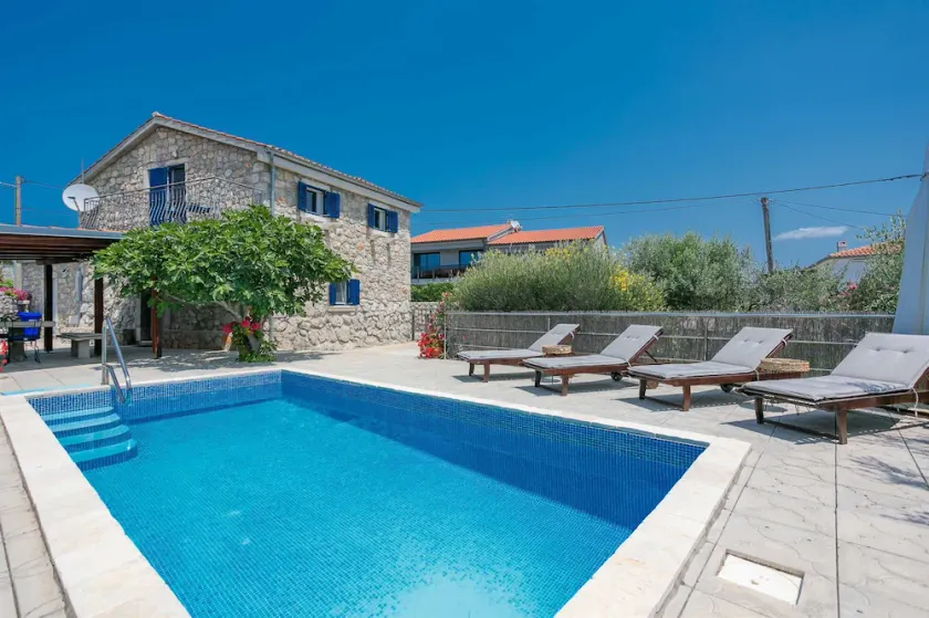 Vidunderligt og hyggeligt feriehus i Brzac, Island Krk, Kroatien  med privat pool med plads til 6 personer - Image 1