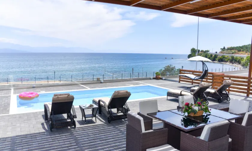 Aurora Luxury Retreat - Beachfront & Private Pool - Image 1