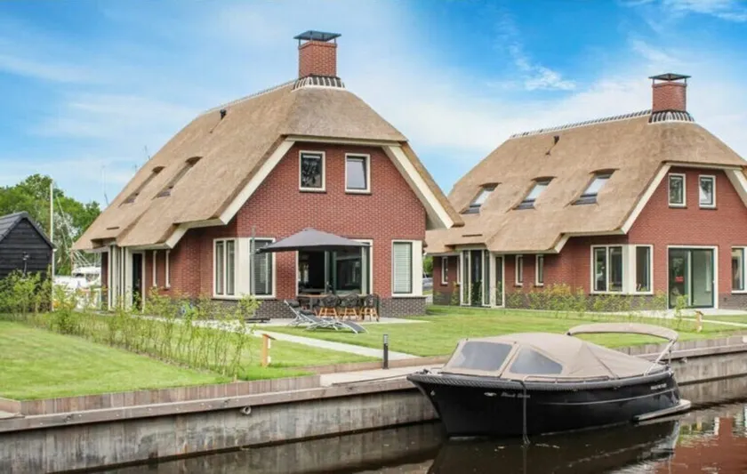 De Sinnekening is a 6 person water villa - Image 1