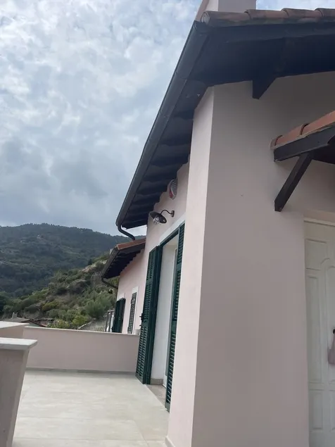 Little house in the hills overlooking the sea. Ideal for young couple - Image 1