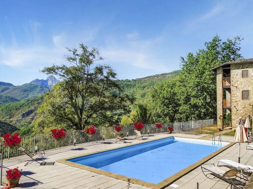 Rustic farmhouse , private pool 5 bedrooms, walk to restaurant, mountain views! - Image 1