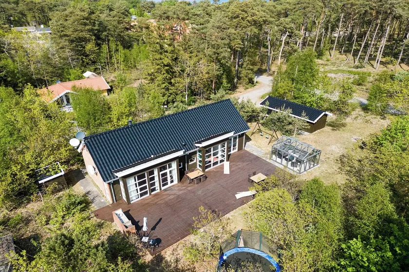 Beautiful holiday home on a scenic plot - Image 1