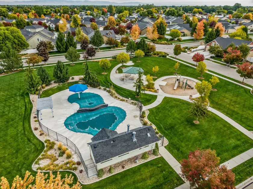 Beautiful Home with HOT TUB, COMMUNITY POOL & GAME ROOM. - Image 1