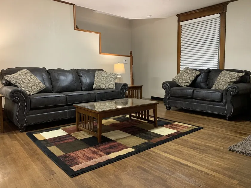 New!!!  Great Remodeled 2 Bedroom. Walk to the Square! - Image 1
