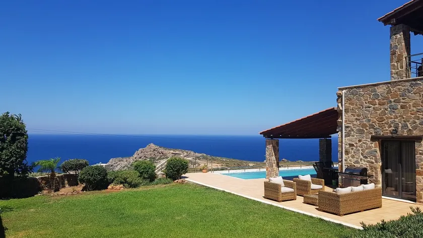 Oasis of tranquility, breathtaking sea views, large pool and relax pool. - Image 1
