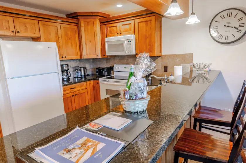 Charming 2BR/2BA Snowmass Condo with Shared Hot Tub - Image 1