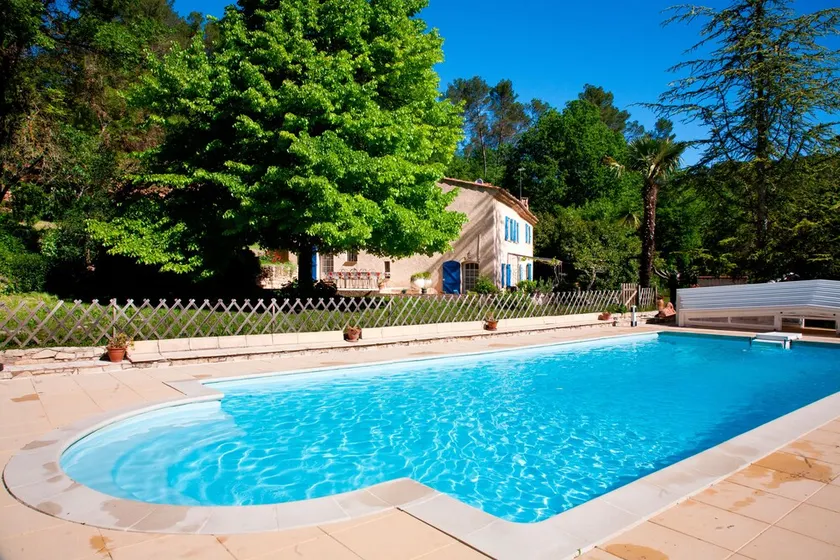 Bastide a Salernes in una zona di 4 ettari con piscina riscaldata e tennis - Image 1