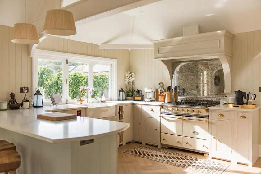 A luxury coastal holiday home with panoramic views of the English Channel - Image 1