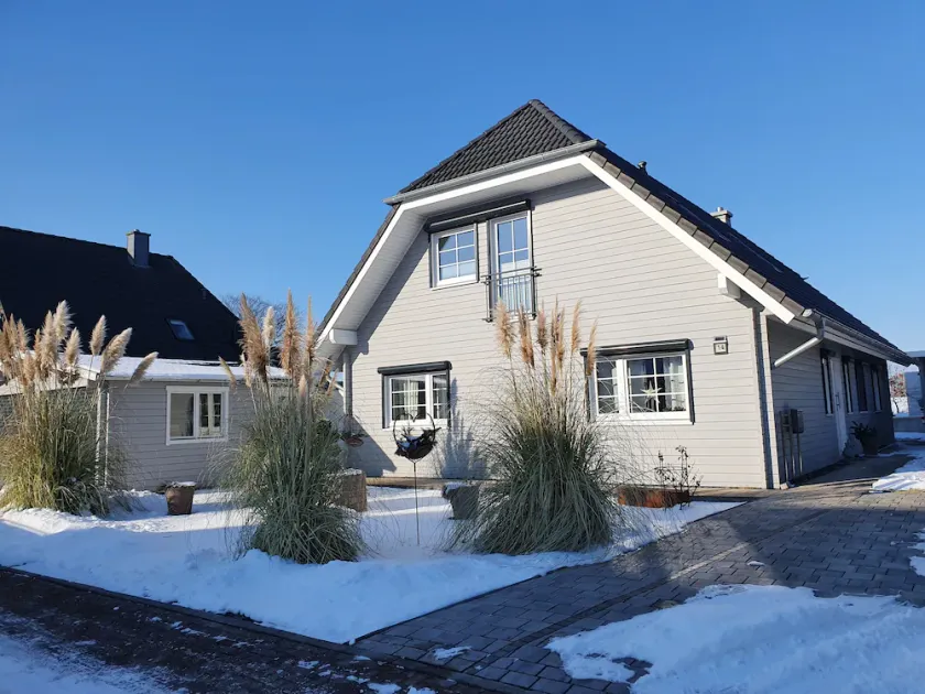 Schöne Ferienwohnung in Ruhiger Wohnsiedlung mit Unverbautem Feldblick - Image 1
