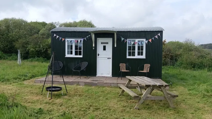 Dinky's Den - Image 1