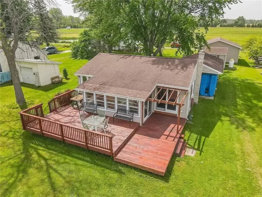 Cheerful 2 Bedroom home on Lake Ontario - Image 1