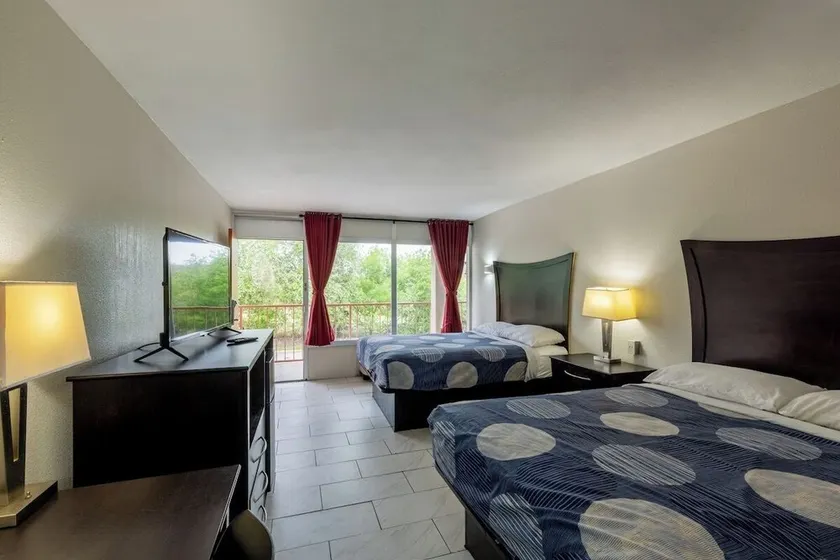 Executive Inn  - Image 1