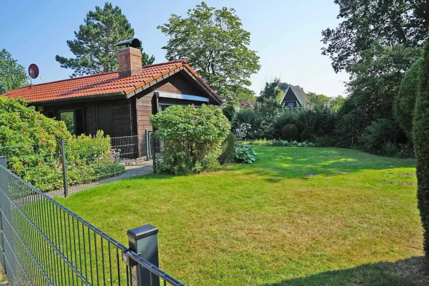 Log cabin with W-LAN - large terrace with beach chair - - with fence in a quiet location - Image 1