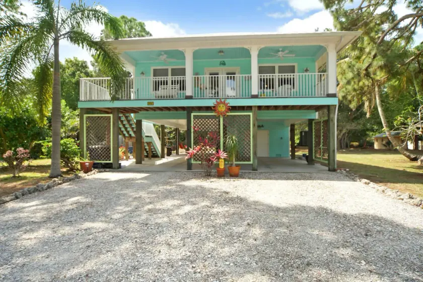 Island Home within the Pines and Palms; Kayaks, Bikes, and Inviting Porches~ - Image 1