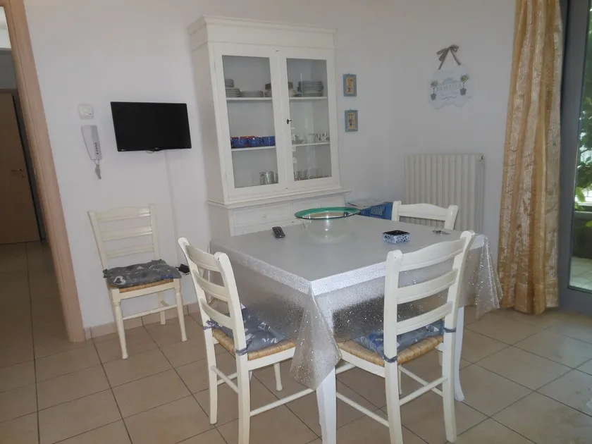 Practical and welcoming three-room apartment 50 m from the beach. - Image 1