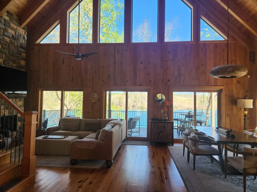 Turtle Cove Lakefront Retreat - Lake Keowee 180ft shoreline, deep-water, privacy - Image 1