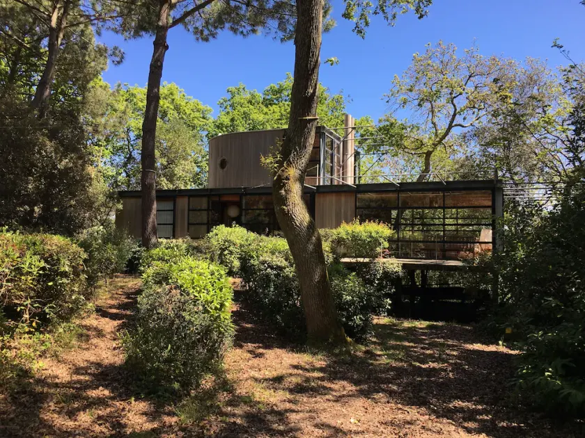 modernt \"grönt hus\" hus i skogen - Image 1