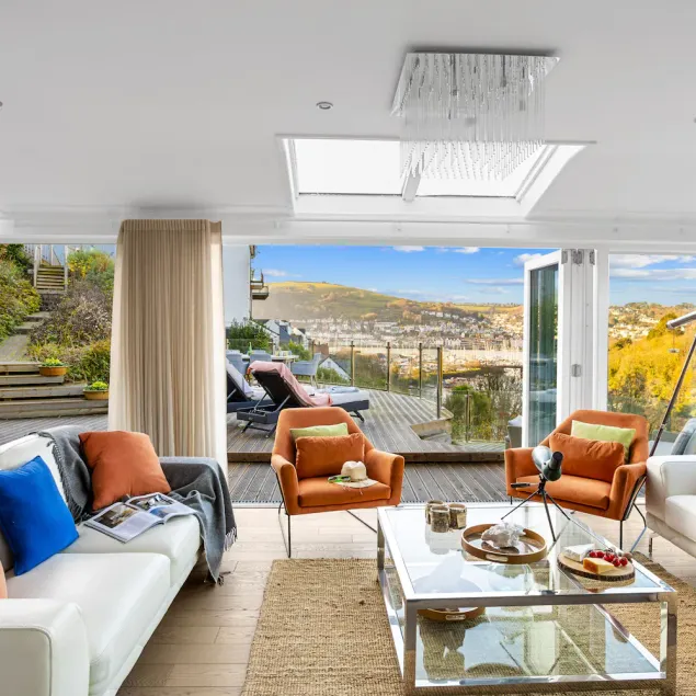Homefield - Chic charm with unrivalled river views - Image 1
