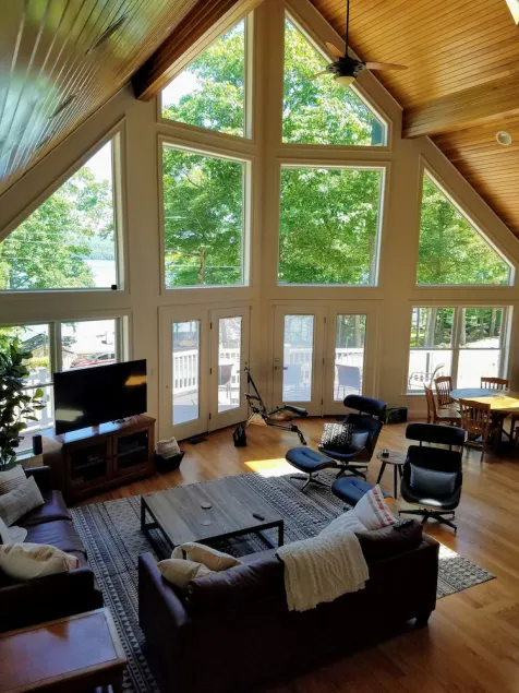 All season retreat waterfront chalet  - Image 1