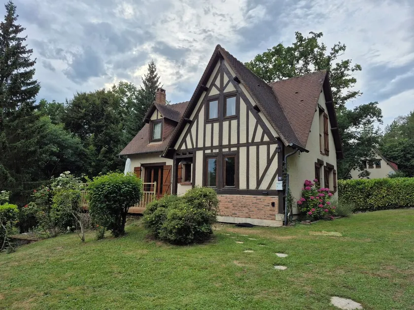 Fibered and turnkey family country house on the edge of the woods - Image 1