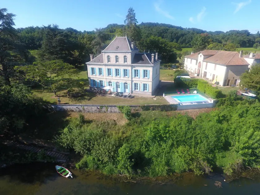 Chateau med infinity-pool på Dordogne - Image 1