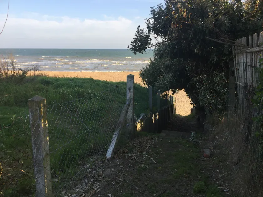 El mar y la playa a las afueras de la villa, en una zona muy tranquila - Image 1