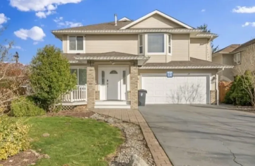 Beautiful Home in Langley with Huge Patio - Image 1