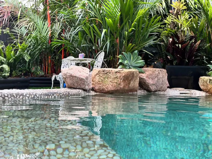 Queenslander apartment with plenty of space and very tropical.Sleeps six people. - Image 1
