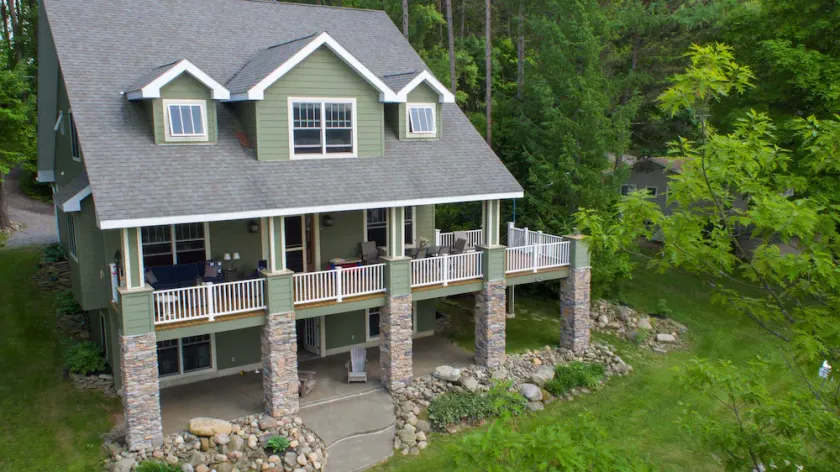 Silver Lake Lakefront Home - Image 1