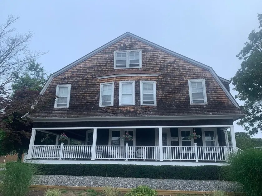 5BR  Charming Beach House with PRIVATE beaches in beautiful Neptune Park! - Image 1