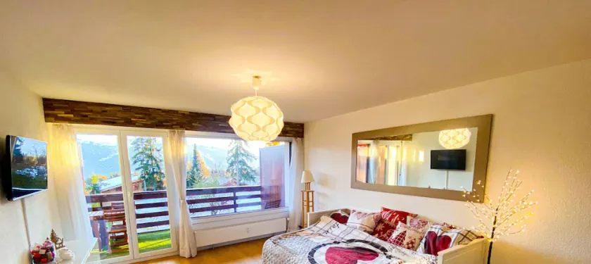 Cosy, quiet studio with terrace overlooking the Alps - Image 1