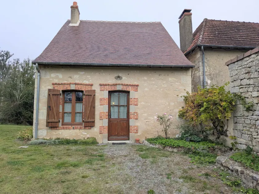 Charmante maison de caractère rénovée avec jardin privatif en Berry, proche château et étangs - Image 1