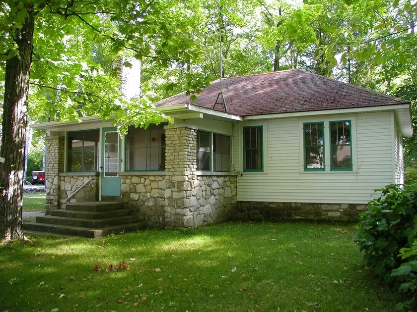 Three bedroom cottage in Point Beach area of Egg Harbor - Image 1