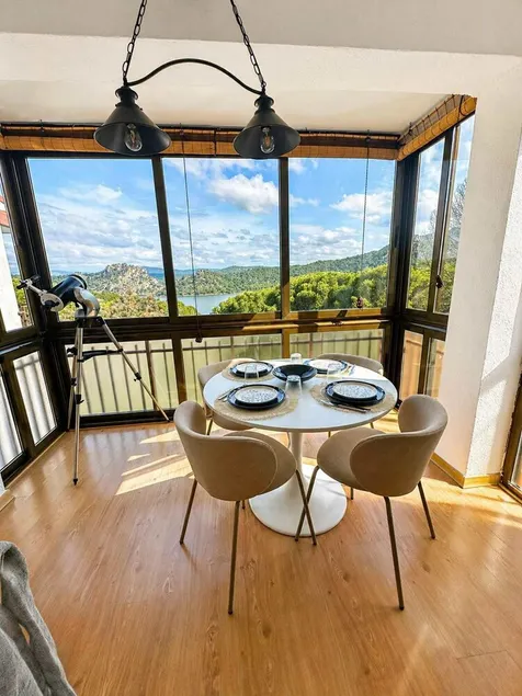 Apartment with amazing views to San Juan Lake - Image 1