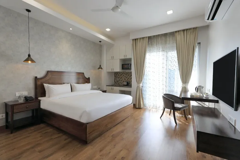 HYDEWEST INDIA Luxury Orchid Gold King Studio with Kitchenette - Image 1