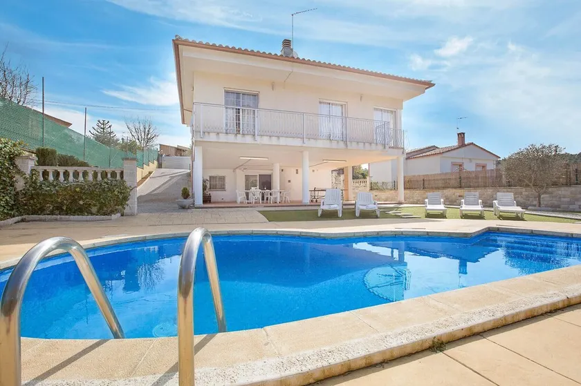 2BRIS01 - Cozy house with private pool and 5 bedrooms located in a quiet area - Image 1
