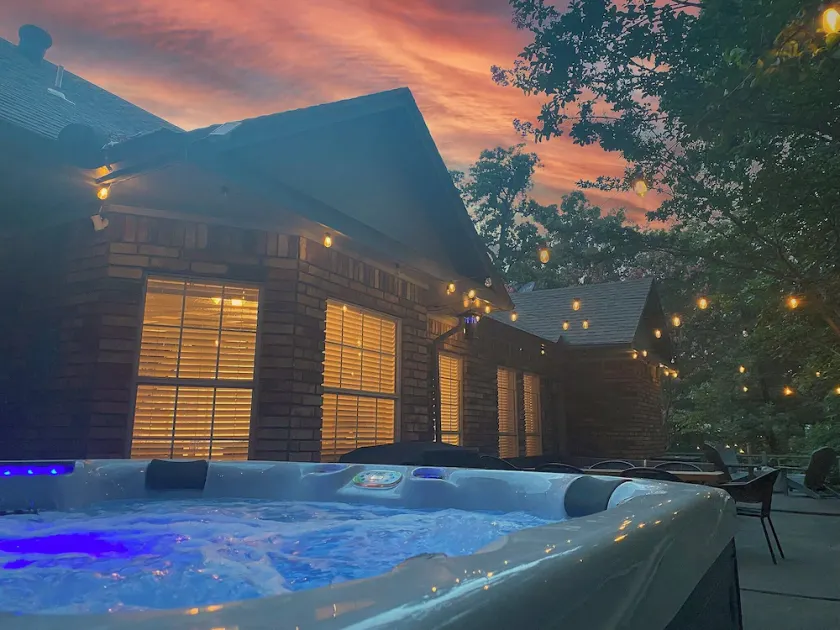 Luxury-Sleeps16-SPA-GameRoom-FirePit-Casino-EV-Pet - Image 1
