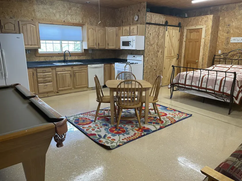 Quite- relaxing country living with pool/hot tub and sauna! - Image 1
